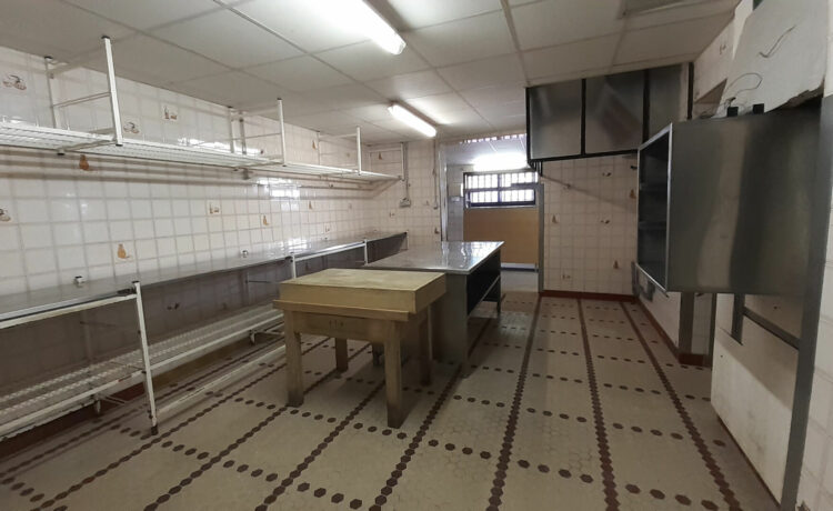 Local commercial Sault de Navailles 10 pièce(s) 339 m2 3
