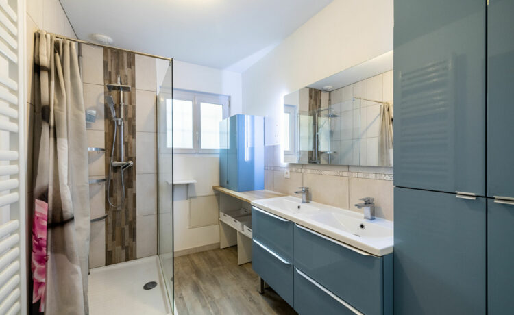 Maison 4 ch + 2 pièces et salle d'eau attenantes