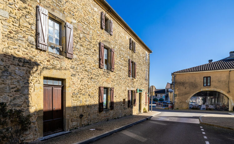 Appartement  à rénover au coeur du village de Geaune 1