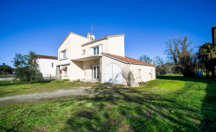 Maison 7 pièces AMOU 1