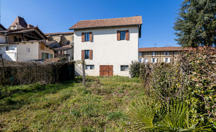 Maison de village à rénover avec jardin, Geaune, 5 pièces 100 m²