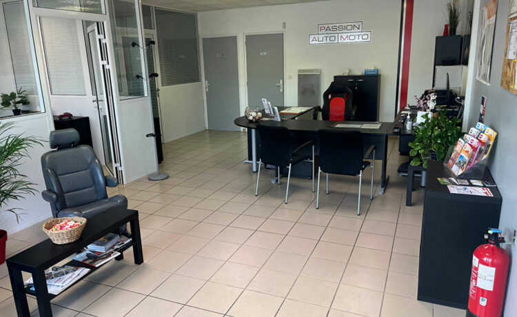 LOCAL COMMERCIAL AVEC PARKING 2