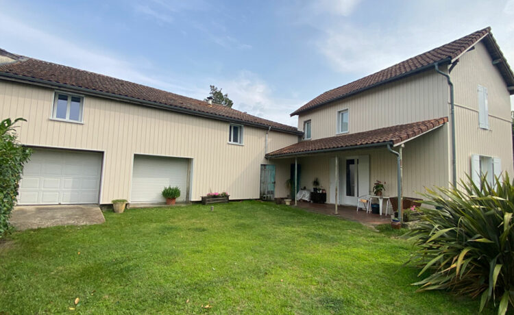 Maison  9 pièces 387 m2 1