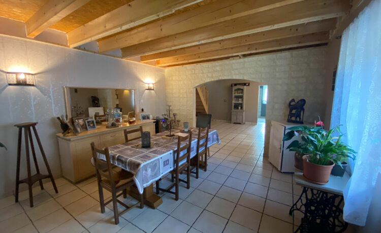 Maison  9 pièces 387 m2