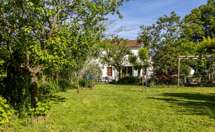 Maison Hagetmau 5 pièce(s) 148.86 m2 1