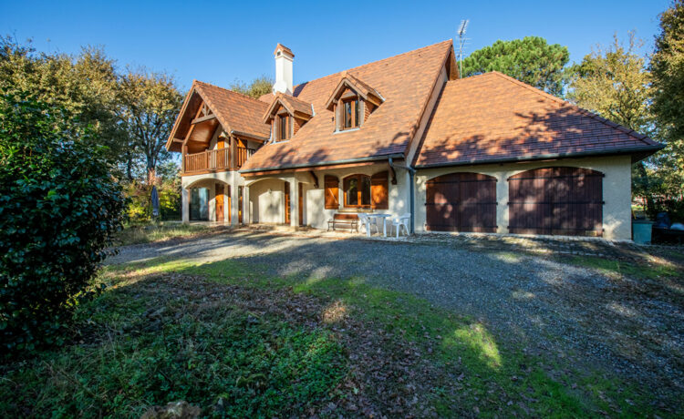 Maison familiale dans un écrin de verdure 1