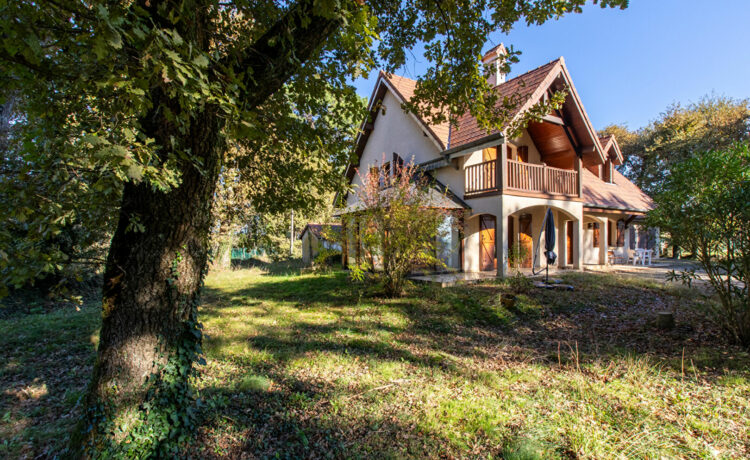 Maison familiale dans un écrin de verdure