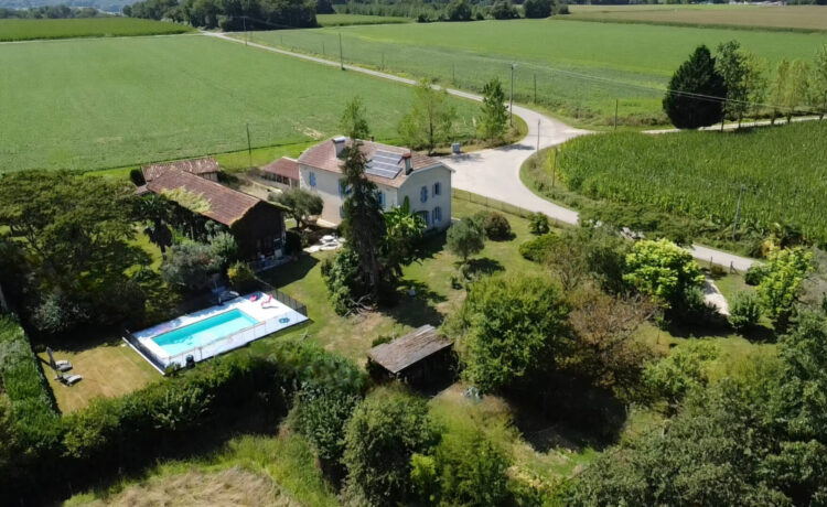 Maison piscine +  Gîte  8 pièce(s) 295.19 m2