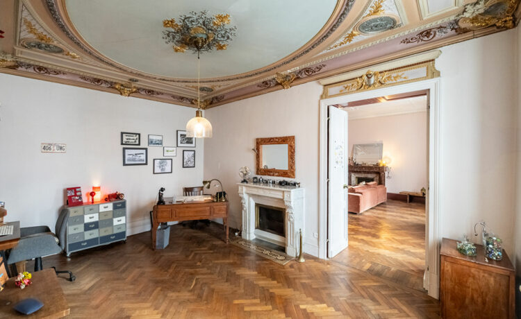 Maison de maître en ville, avec piscine et jardin de 1256 m2 2
