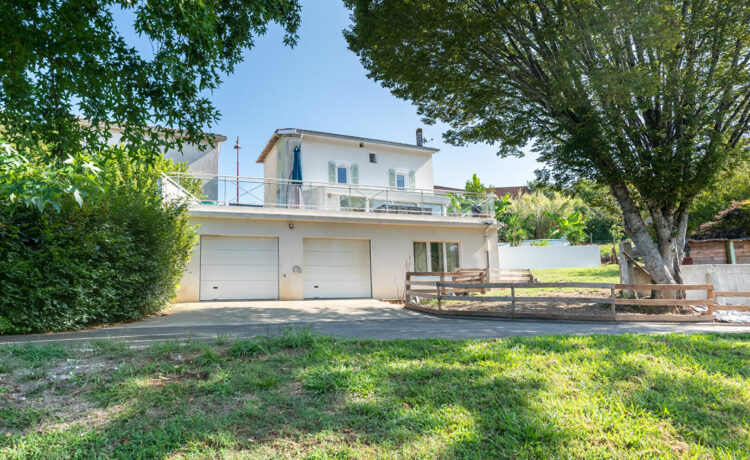 Maison 9 pièce(s) 212 m2
