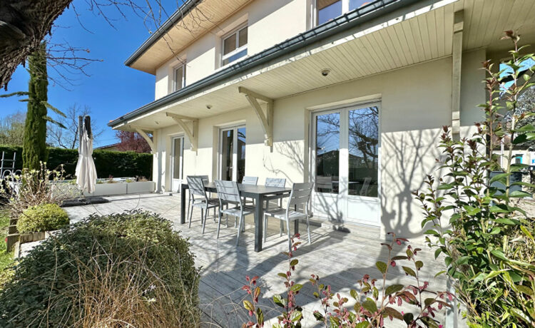 Maison 4 pièce(s) 121 m2 2