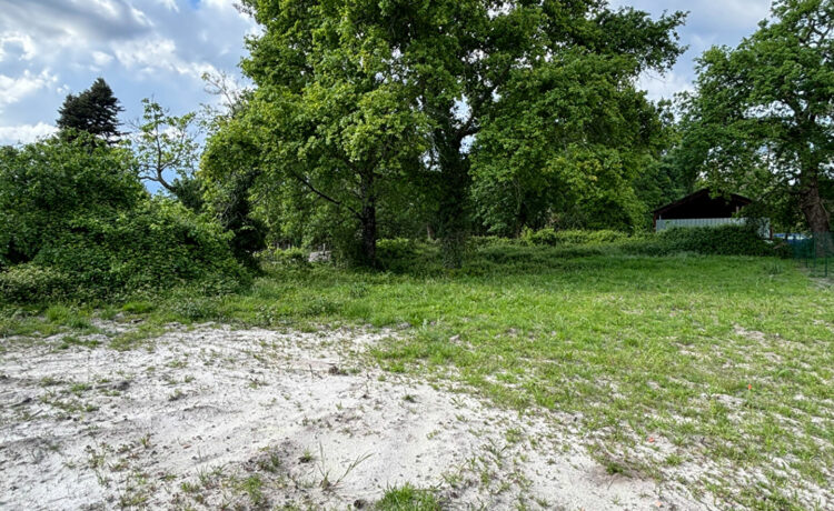Terrain constructible de 1111 m² à Commensacq 3