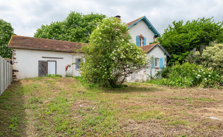 Maison de caractère à rafraîchir
