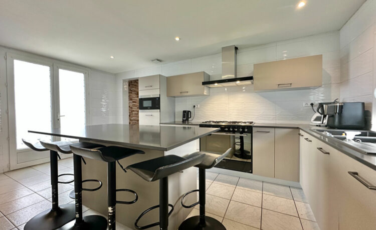 Maison Mont De Marsan 6 pièce(s) 140 m2