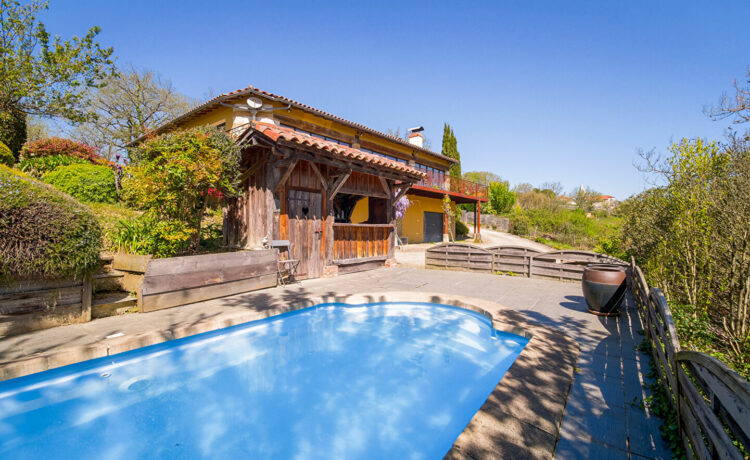 Maison T5 avec piscine et vue Pyrénées 1