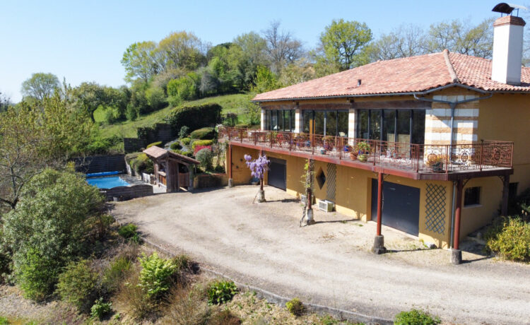 Maison T5 avec piscine et vue Pyrénées