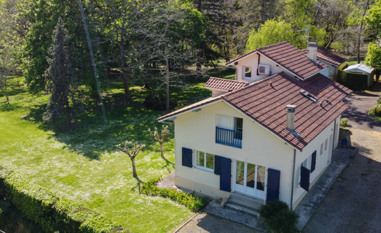 Maison de campagne avec airial Geaune