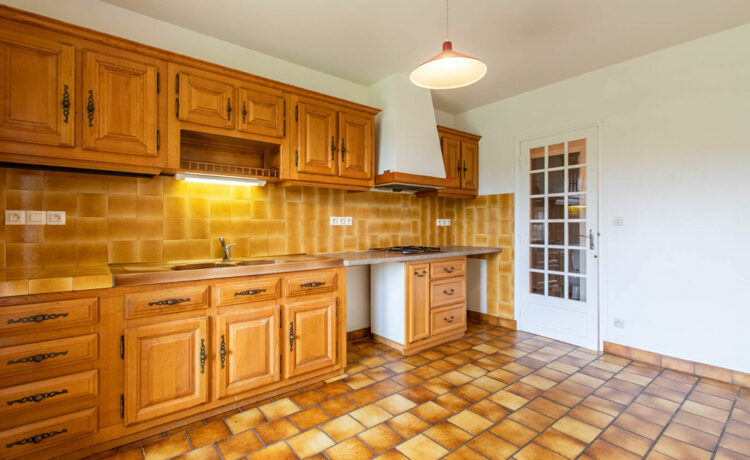 Maison avec commerces à pied 3