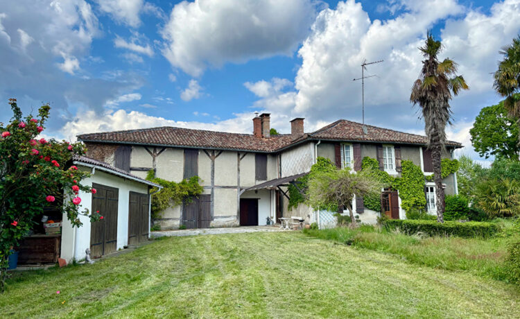 Grande maison de caractère à rénover 246 m² + dépendance