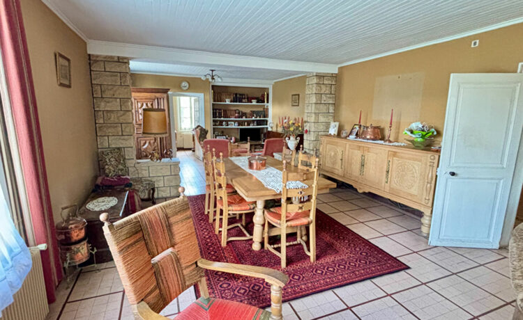 Grande maison de caractère à rénover 246 m² + dépendance