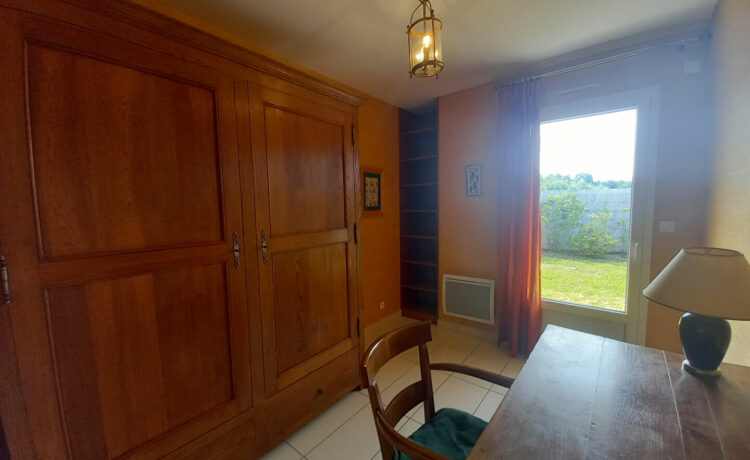 Maison 2 chambres et 1 bureau avec jardin