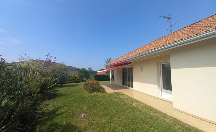 Maison 2 chambres et 1 bureau avec jardin