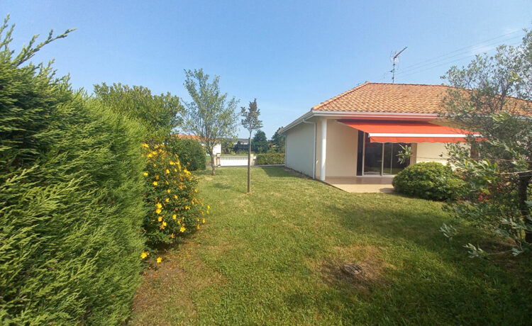 Maison 2 chambres et 1 bureau avec jardin