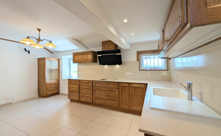 Maison Mant 5 pièce(s) 141 m2 3