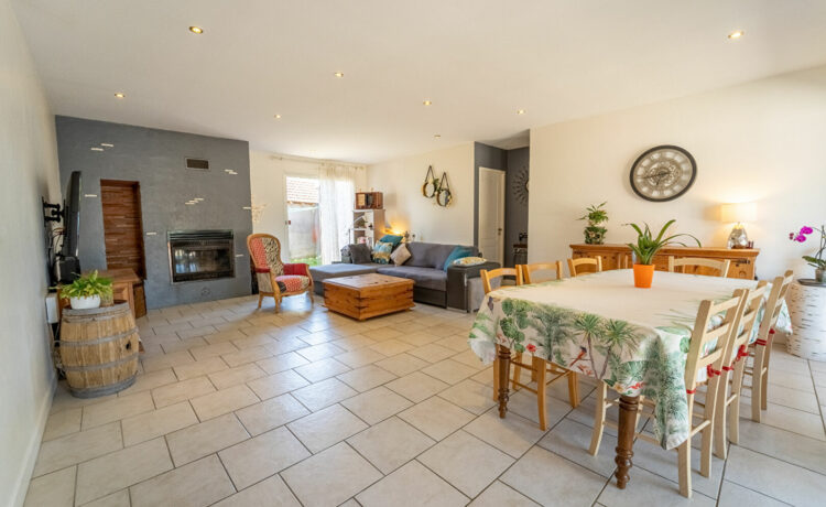 Maison familiale avec piscine, à deux pas des écoles 2