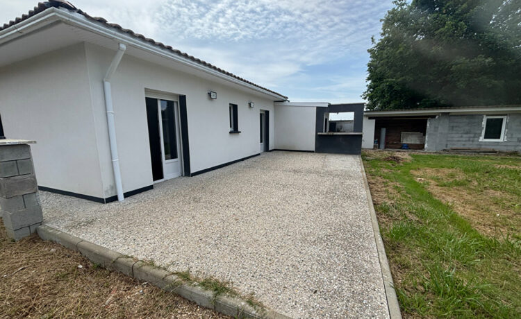 Maison de Plain Pied Entièrement Rénovée en Campagne à Vendre 3