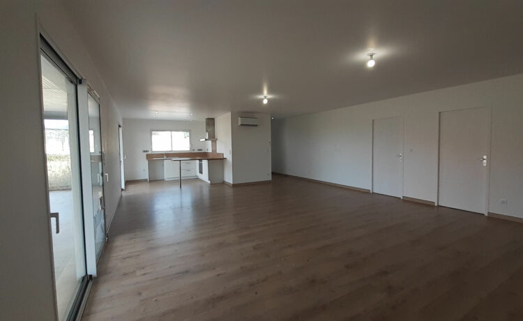 Maison contemporaine de 2022 - 138 m² habitables - Terrain de 2 000 m² - Vue dégagée - Secteur Amou 1