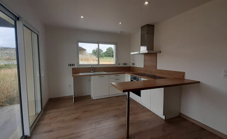 Maison contemporaine de 2022 - 138 m² habitables - Terrain de 2 000 m² - Vue dégagée - Secteur Amou 3