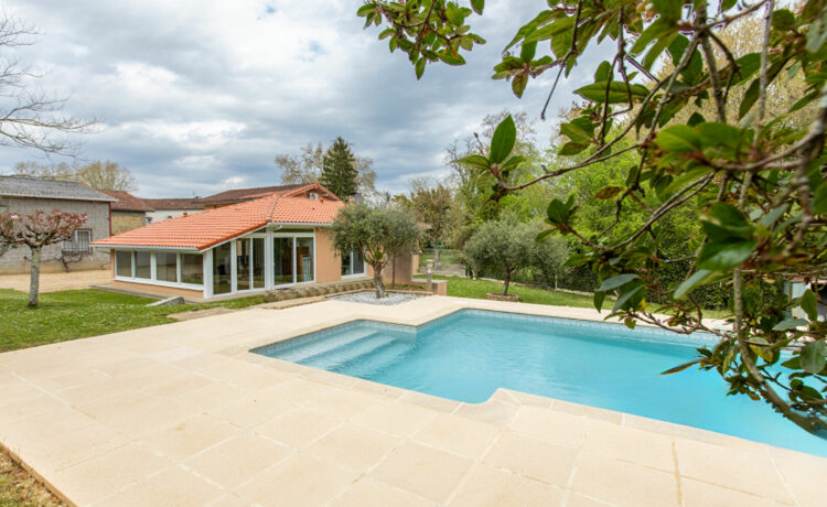 Maison T5 avec piscine et hangar 2