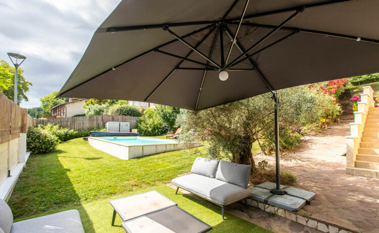 Maison années 30 rénovée avec jardin et piscine 1
