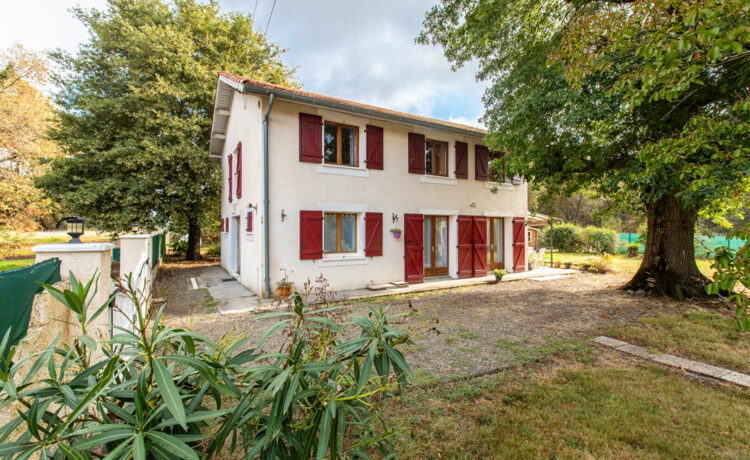 Maison familiale avec jardin 1