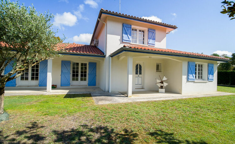 Maison Escource 5 pièce(s) 138 m2 1