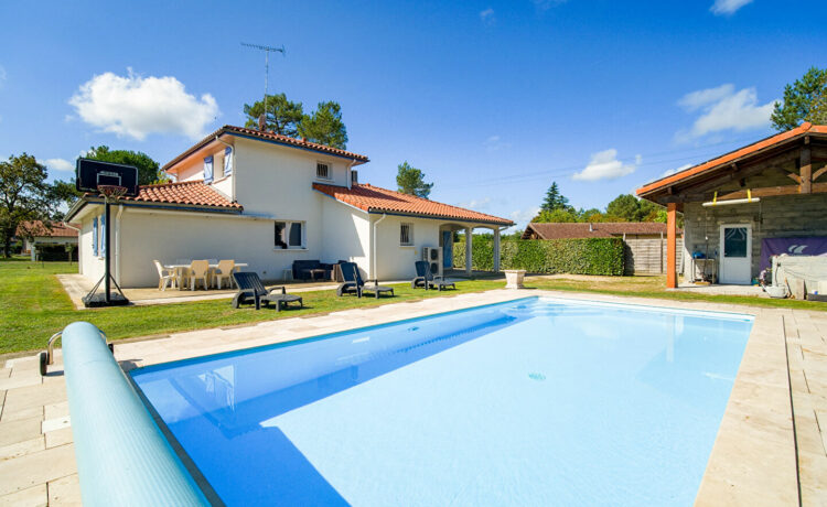 Maison Escource 5 pièce(s) 138 m2 2